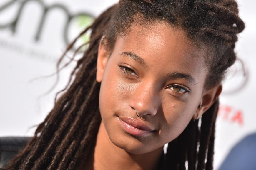 Durch ihre berühmten Eltern stand Willow Smith schon in ihrer Kindheit unter ständiger Beobachtung der Medien.