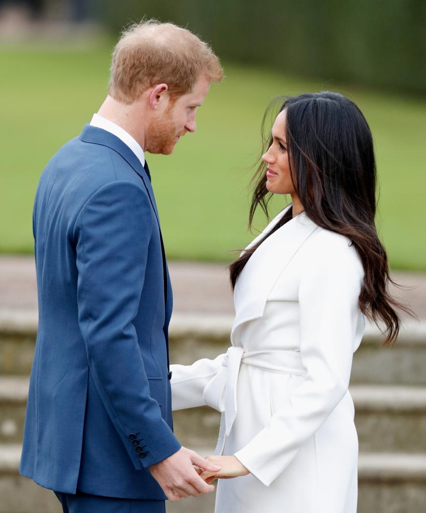 Glücklich und verliebt strahlten Meghan Markle und Prinz Harry am 27. November beim ersten offiziellen Auftritt nach Bekanntgabe ihrer Verlobung.