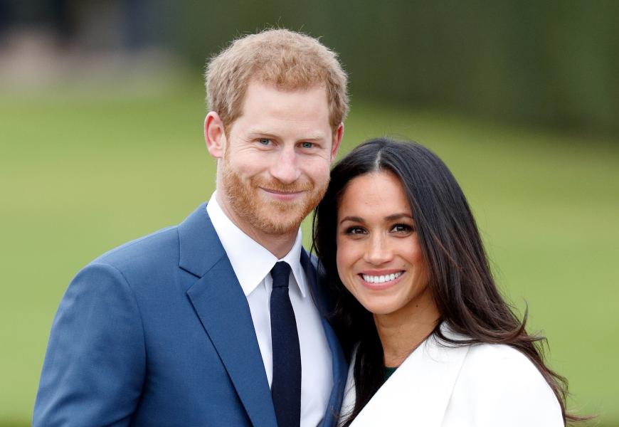 Dann deutet immer mehr auf eine bevorstehende Verlobung hin, die Liebe nimmt Fahrt auf: Im März 2017 nimmt Harry Meghan mit auf eine Hochzeit nach Jamaika. Im April schließt die Schauspielerin ihre Lifestyle-Website