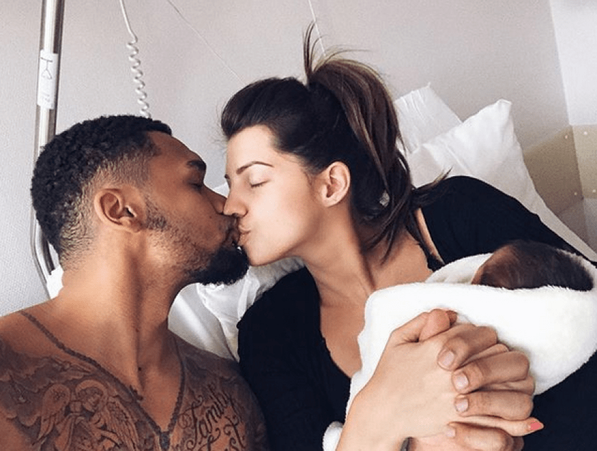 Sarah Nowak und Dominic Harrison sind nun endlich Eltern ihrer kleinen Mia Rose. Und diese zeigten sie jetzt zum ersten Mal auf ihren Instagram-Accounts.