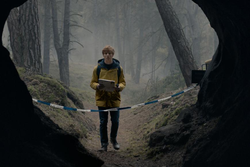 Louis Hofmann ( “Jonas Kahnwald“) spielt die Hauptrolle in der düsteren Zeitreise-Serie.
