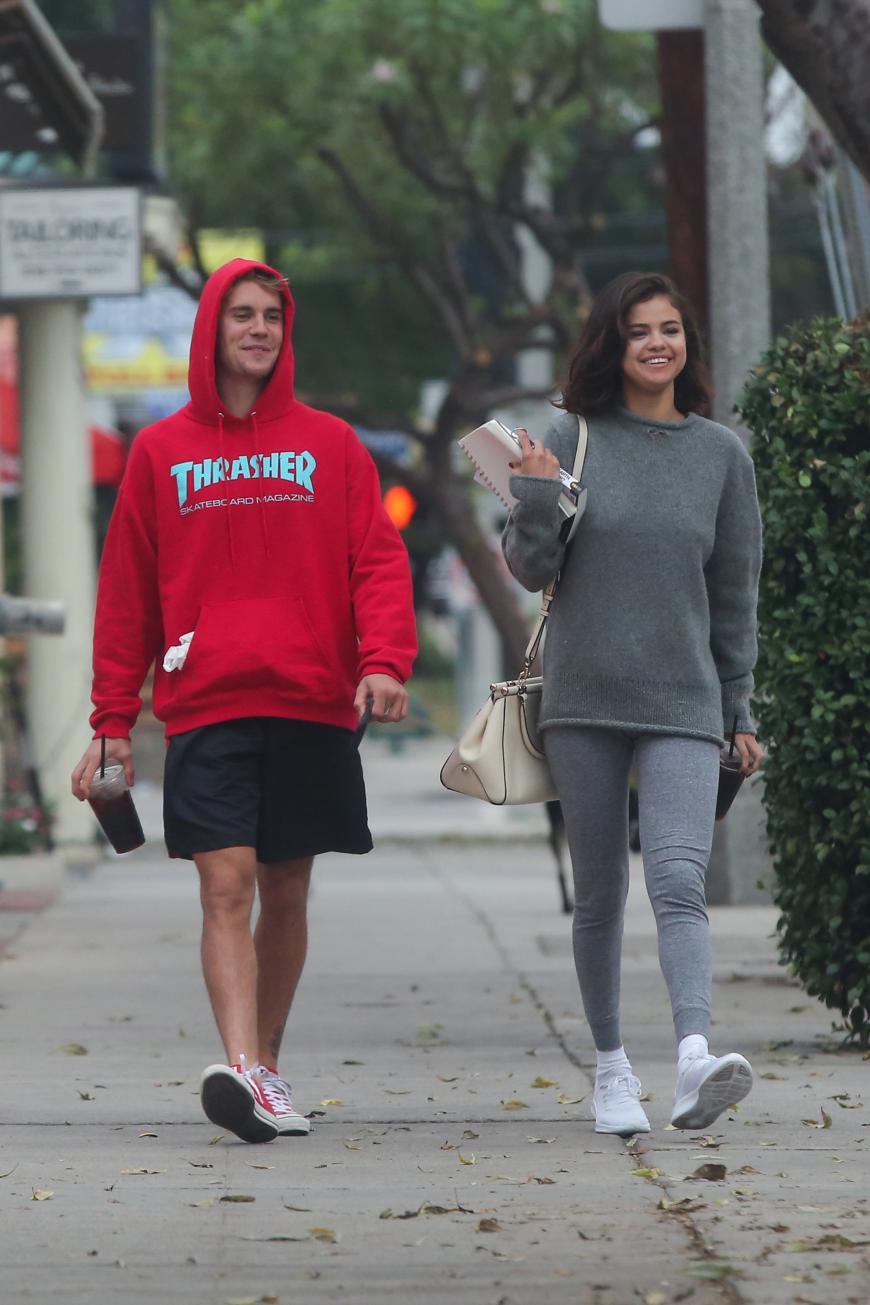 Unschuldige Liebe? Bei ihrem erneuten Anlauf in Sachen Beziehung wollen Selena Gomez und Justin Bieber offenbar alles richtig machen.