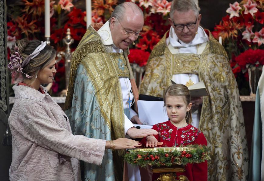 Auch Prinzessin Madeleine und die kleine Estelle ließen sich den festlichen Akt nicht entgehen.