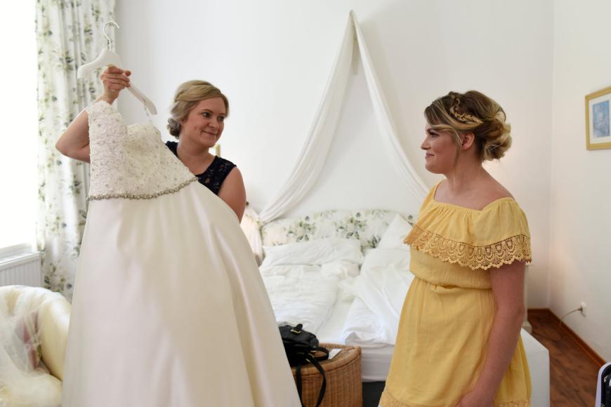 Michelle beim Brautkleid-Shopping