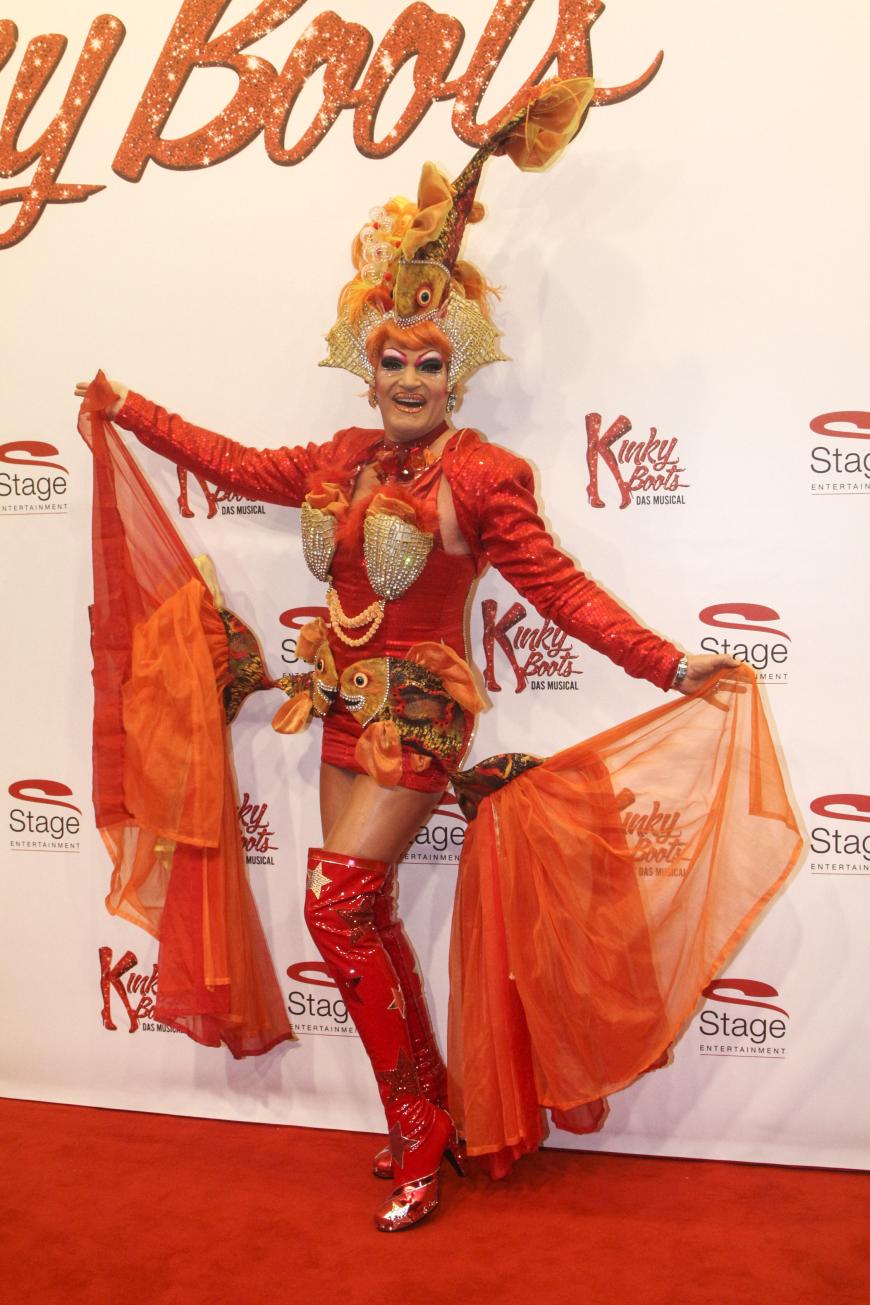 Die einzige Person, die einen Freifahrtschein auf dem Red Carpet zum Übertreiben hatte: Drag Queen Olivia Jones!
