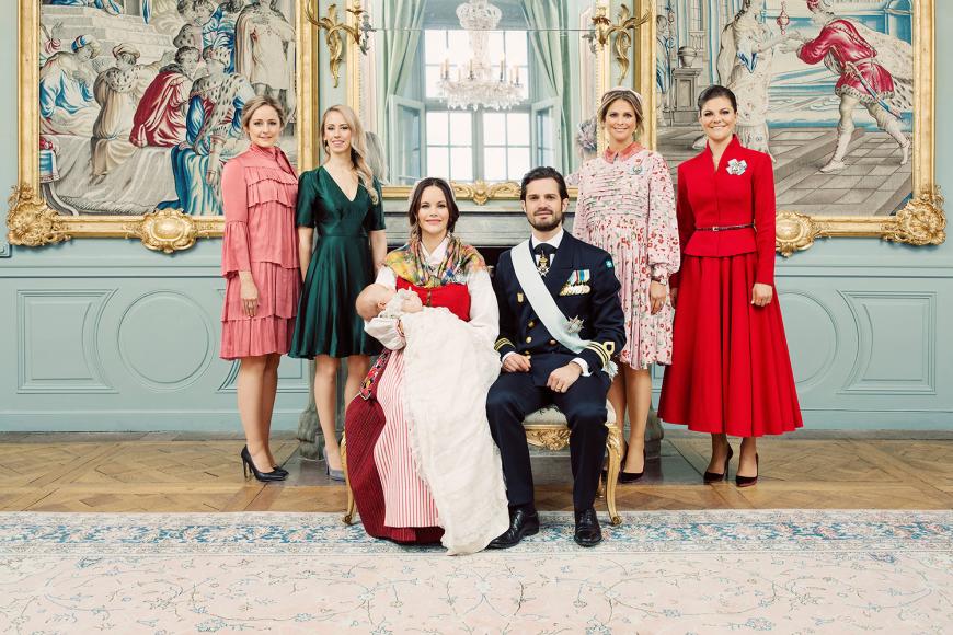 Hier sind noch die Tanten des kleinen Prinz Gabriel dabei.