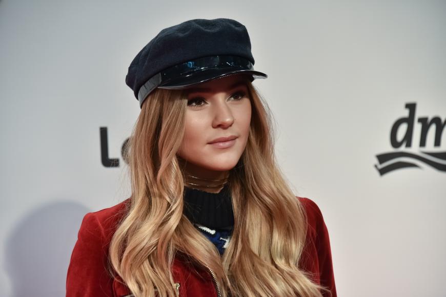 Freunde und Fans machen sich Sorgen: Mal wieder liegt Stefanie Giesinger aufgrund ihrer Krankheit im Krankenhaus.