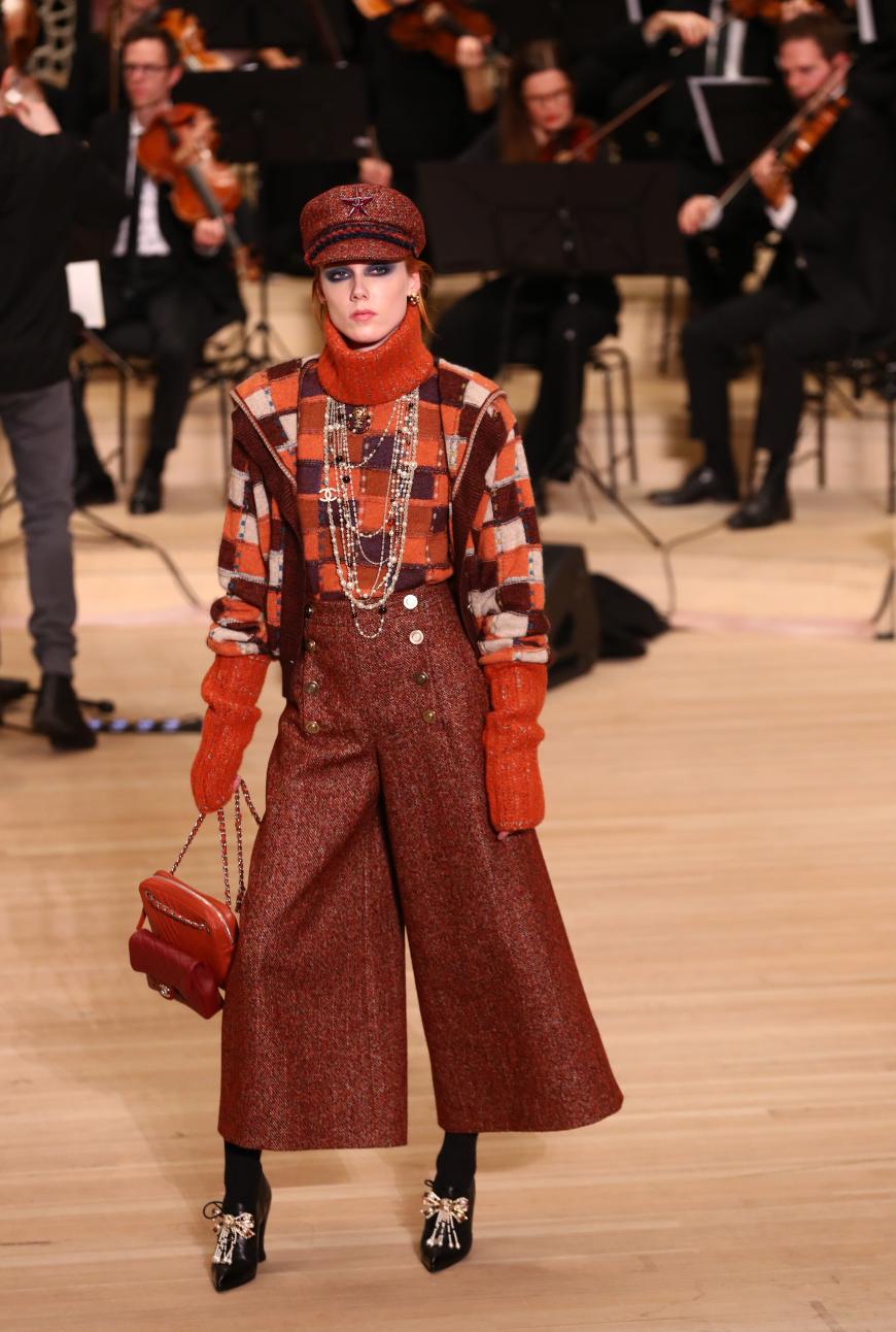 Wow, Karl Lagerfeld hat es einfach drauf, das sieht man in jedem Detail der Show.