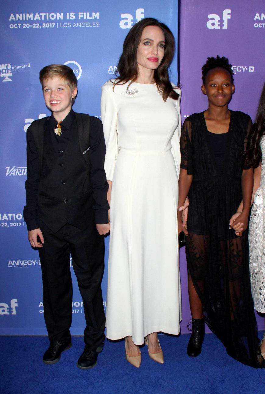 Angelina Jolie mit Tochter Shiloh (l.) und Zahara (r.)