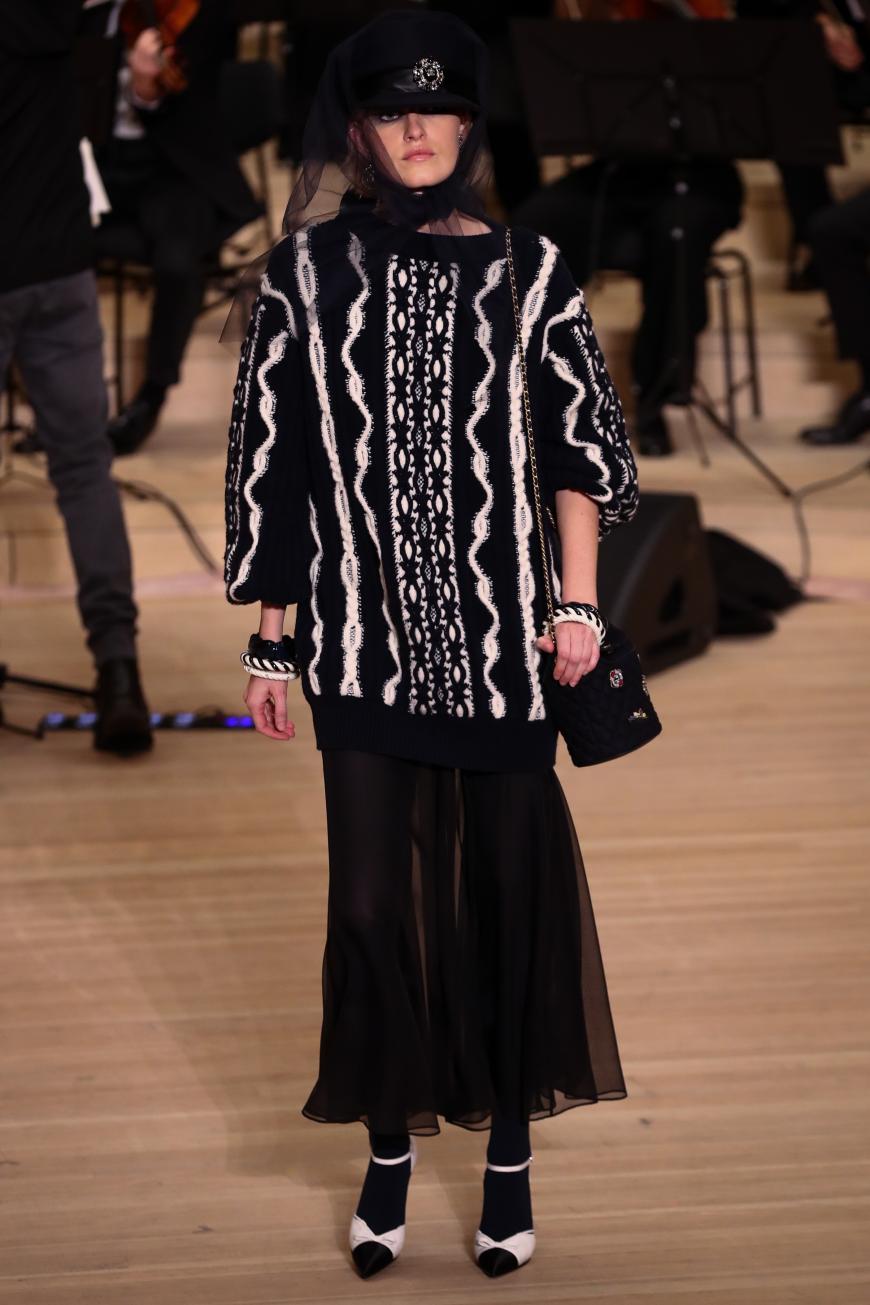 Die Haute Couture Looks auf dem Parkett der Elbphilharmonie rockten die klassische Konzerthalle!