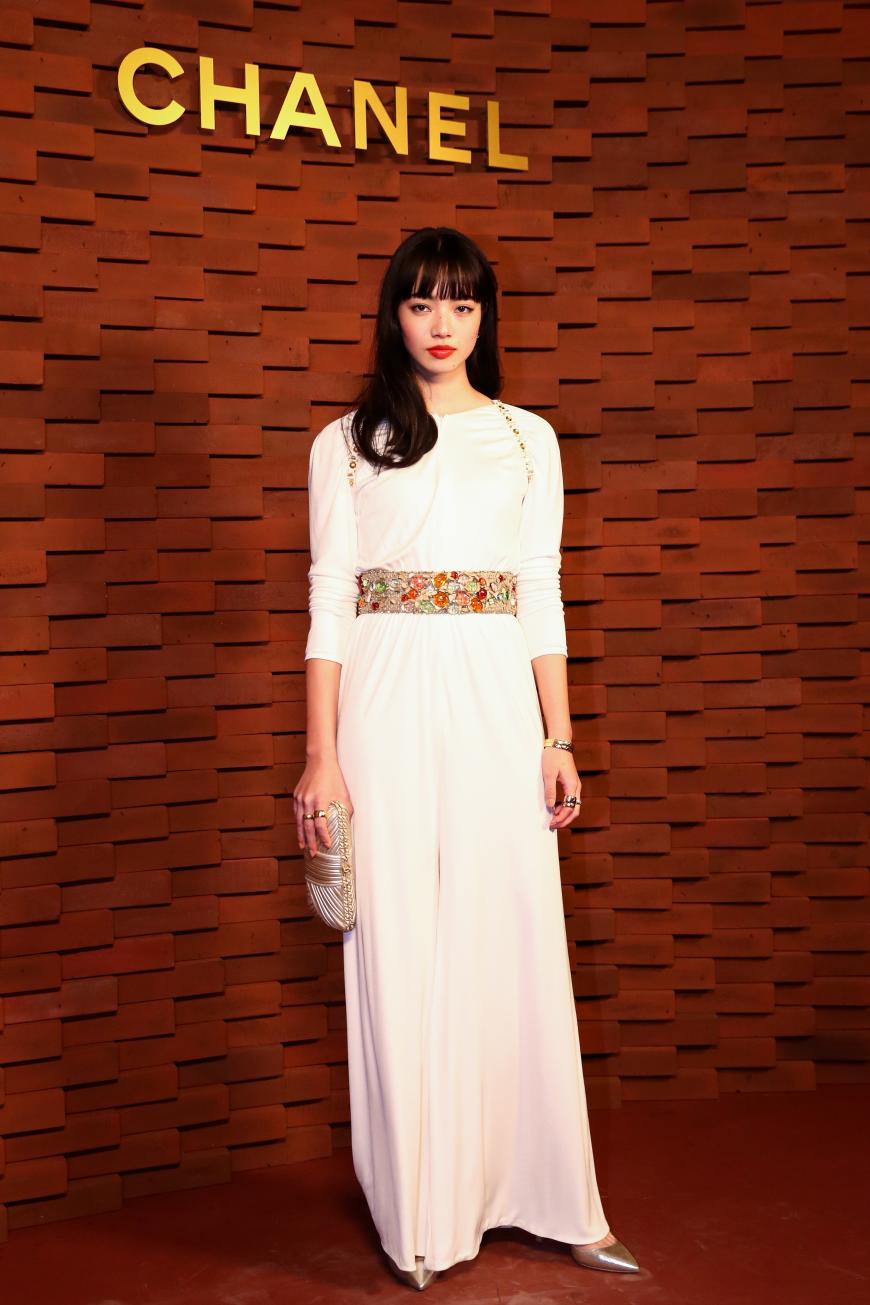 Die Schauspielerin Nana Komatsu trug ein wahnsinnig weibliches Kleid auf dem Red Carpet!