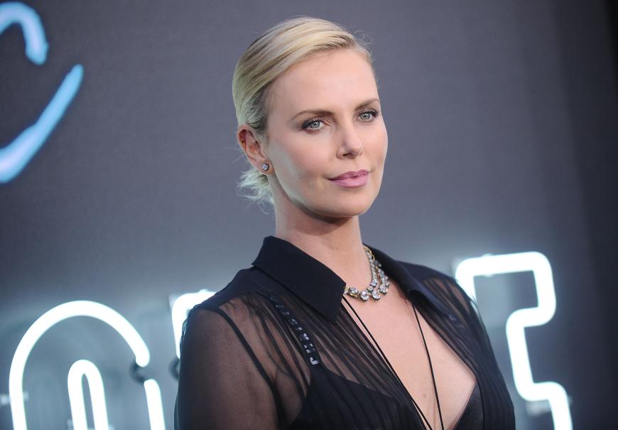 Charlize Theron schweigt bislang zu den Vorwürfen.
