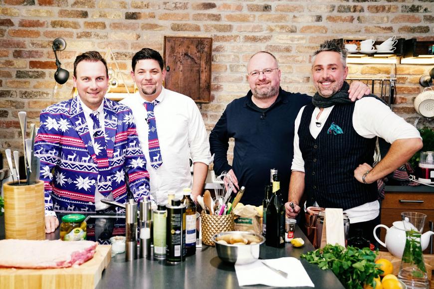 Die Spitzenköche treten diesmal in Zweier-Teams gegeneinander an (v.l.: Tim Raue, Tim Mälzer, Christian Lohse, Roland Trettl).
