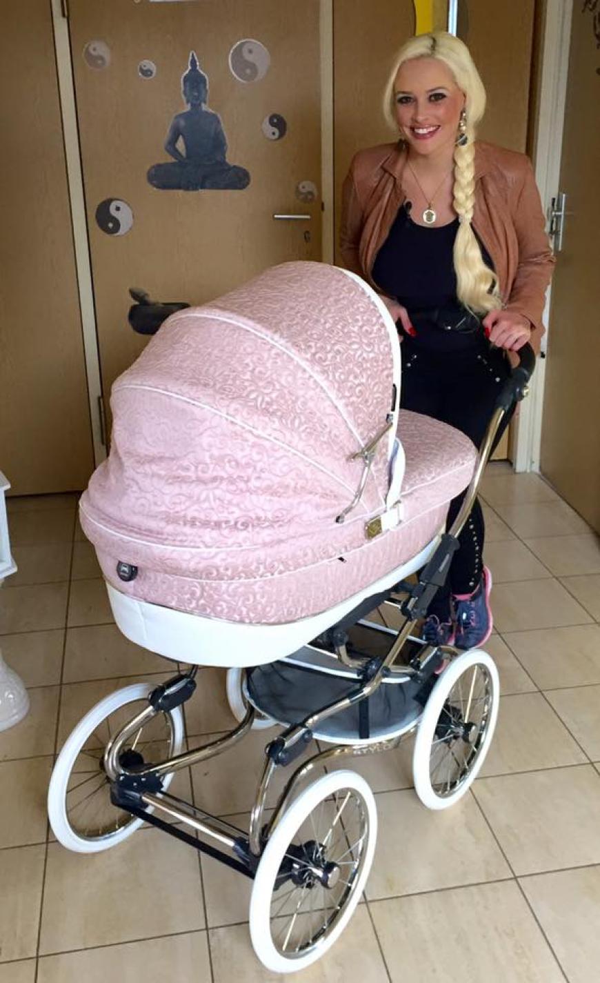 Diesen Kinderwagen von Sophia versteigert Daniela Katzenberger für den guten Zweck