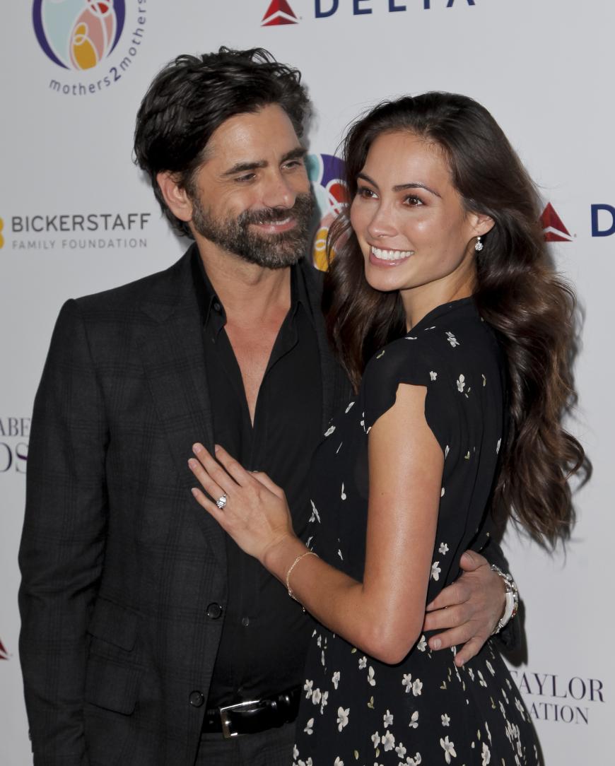Erst kürzlich hatten sich die werdenden Eltern John Stamos und Caitlin McHugh verlobt.