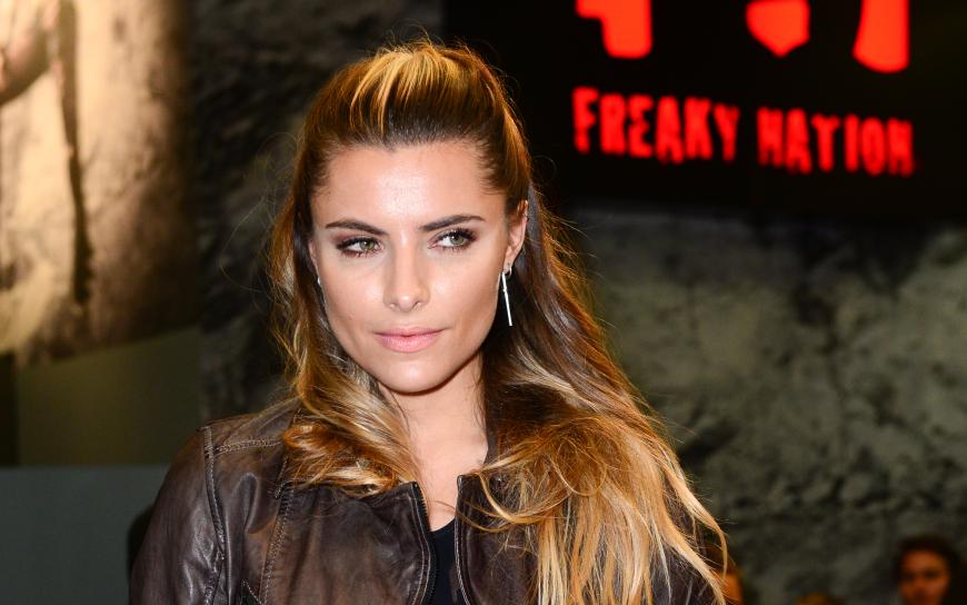 Für ihren Werbepartner macht Sophia Thomalla auf Jesus