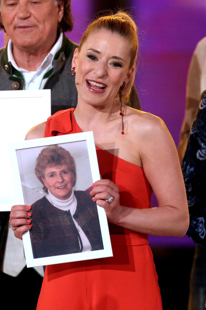 Stefanie Hertel hat ein enges Verhältnis zu ihrer Mama. Ihr Tod dürfte ein schwerer Schlag für die Sängerin sein