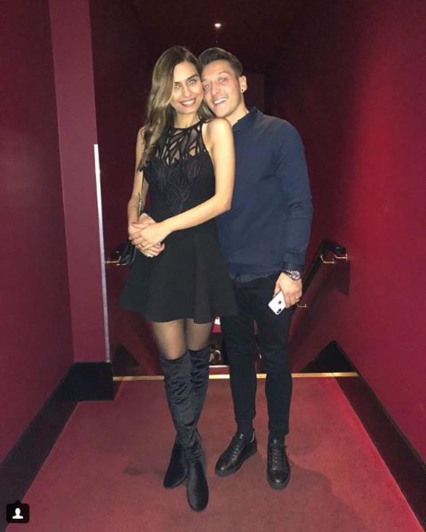 Mesut Özil: Überraschende Liebeserklärung an seine Amine Gülşe - Bild 1