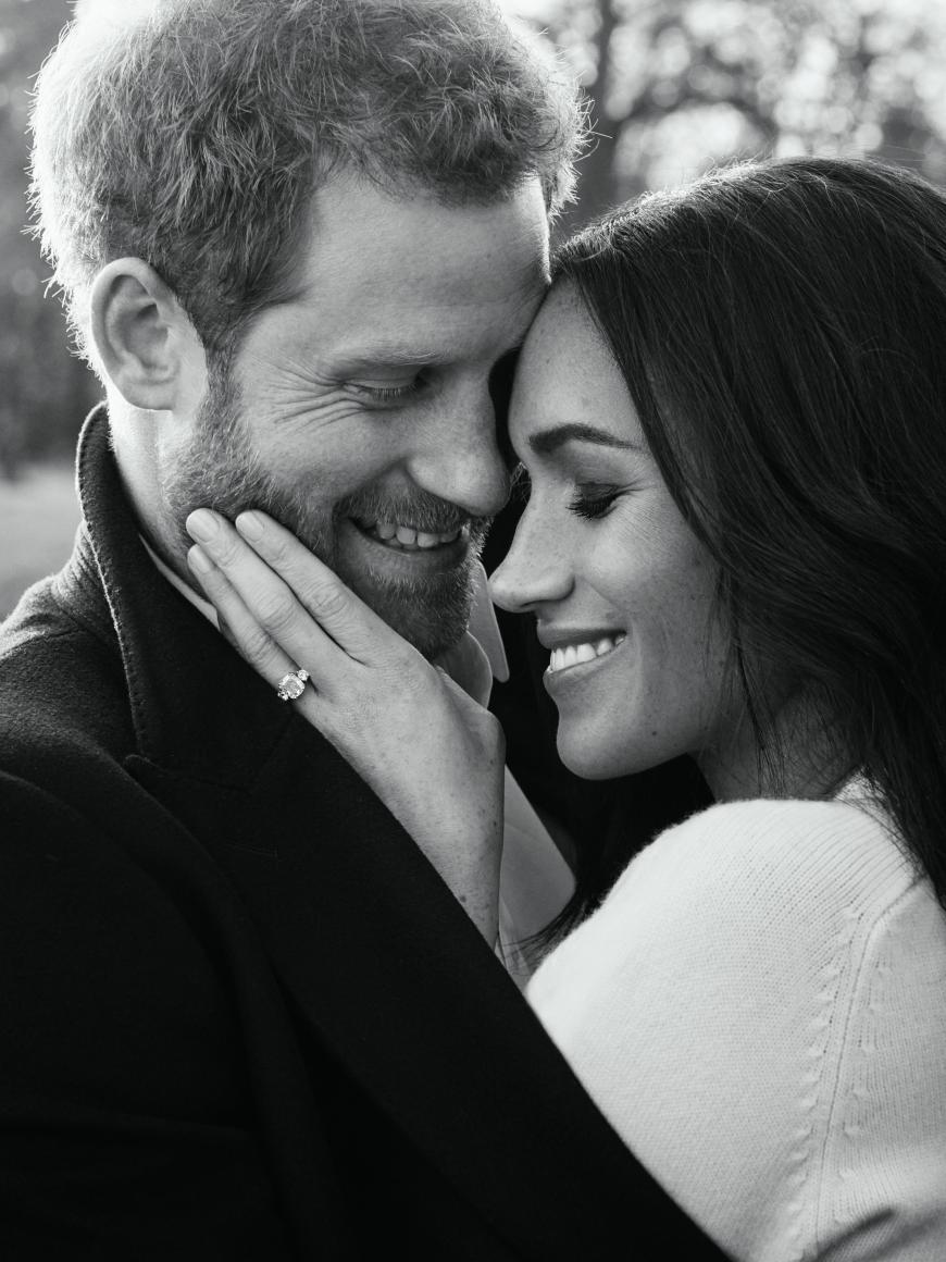 OH. MEIN. GOTT. Die offiziellen Verlobungsbilder von Meghan Markle und Prinz Harry lassen uns wirklich dahinschmelzen.