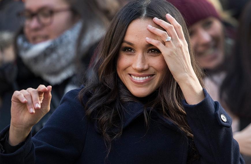 Ein Kleid das Meghan Markle kürzlich beim Christmas Lunch mit der Queen trug, wollen jetzt alle haben!