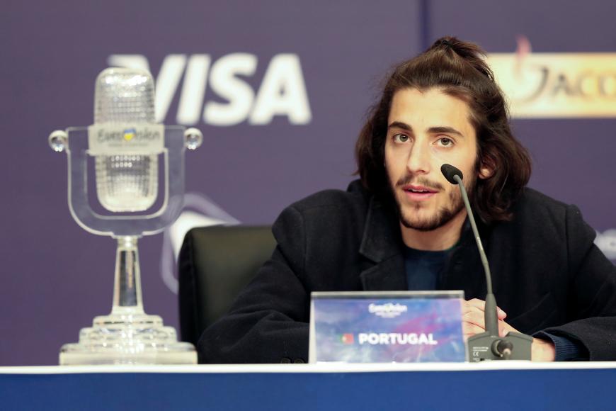 Salvador Sobral muss erneut einen Rückschlag verkraften. Nach seiner Herz-Transplantation liegt er wieder auf der Intensivstation.