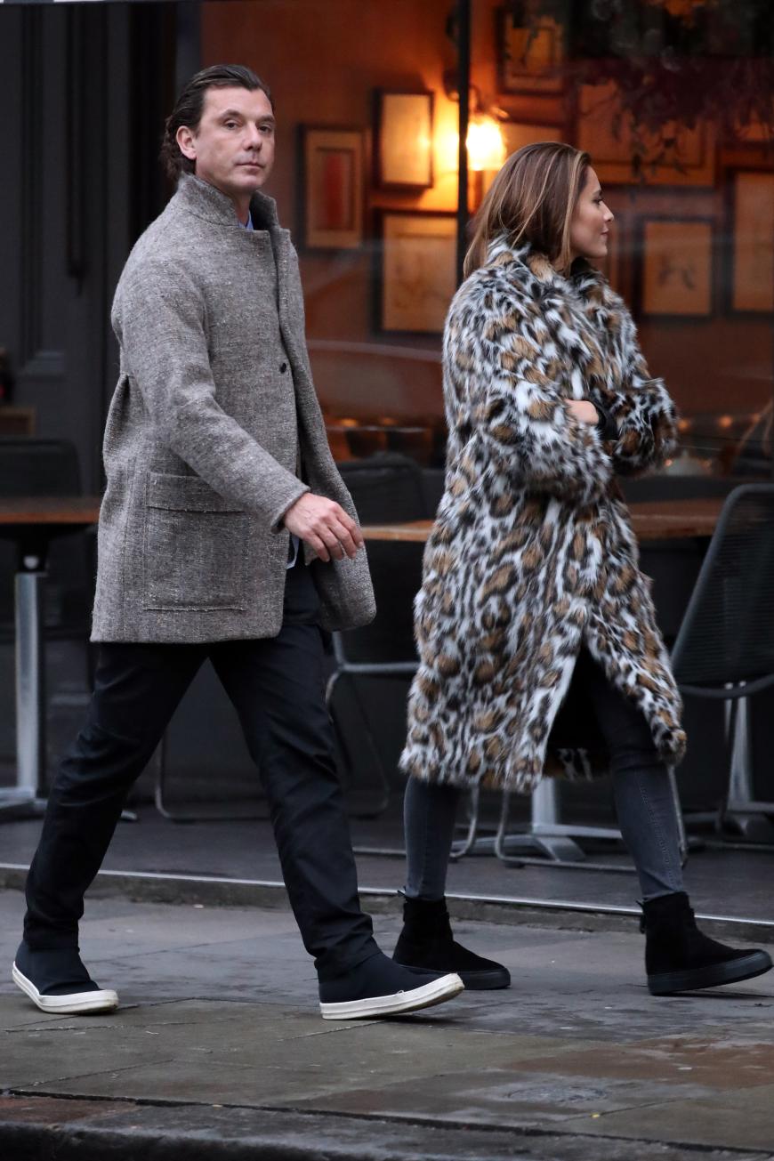 Die Laune ist hier aber mal sowas von im Keller: Gavin Rossdale und Sophia Thomalla beim Spaziergang durch London.