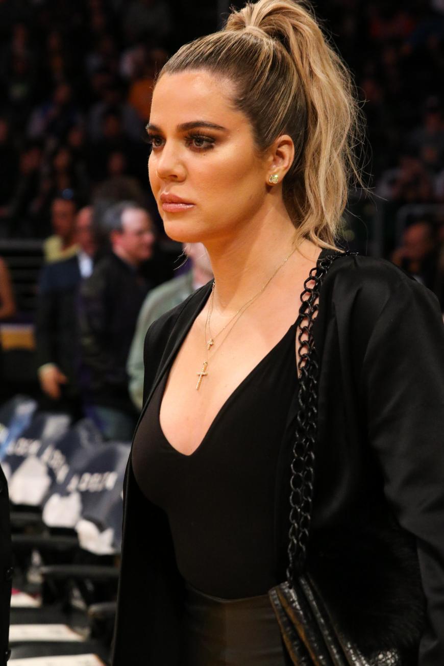 Kaum zu glauben, aber wahr: Wie Khloé Kardashian jetzt in ihrer TV-Show „Revenge Body“ erzählte, soll das Management ihrer Familie sie zum Abnehmen gezwungen haben.