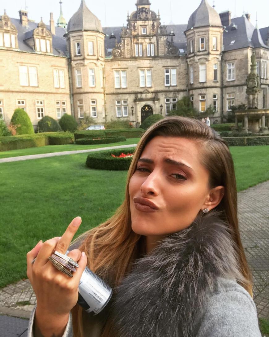 Die einen feiern Sophia Thomalla für ihre freche Art, die anderen hassen sie.