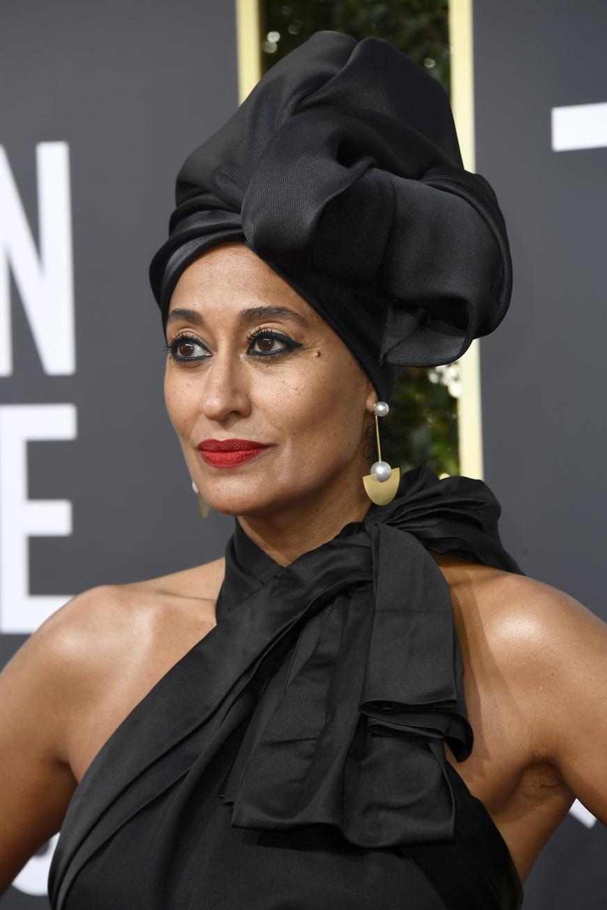 Wow, die Schauspielerin Ellis Ross mit einem heißen Turban und auffälligen Ohrringen!
