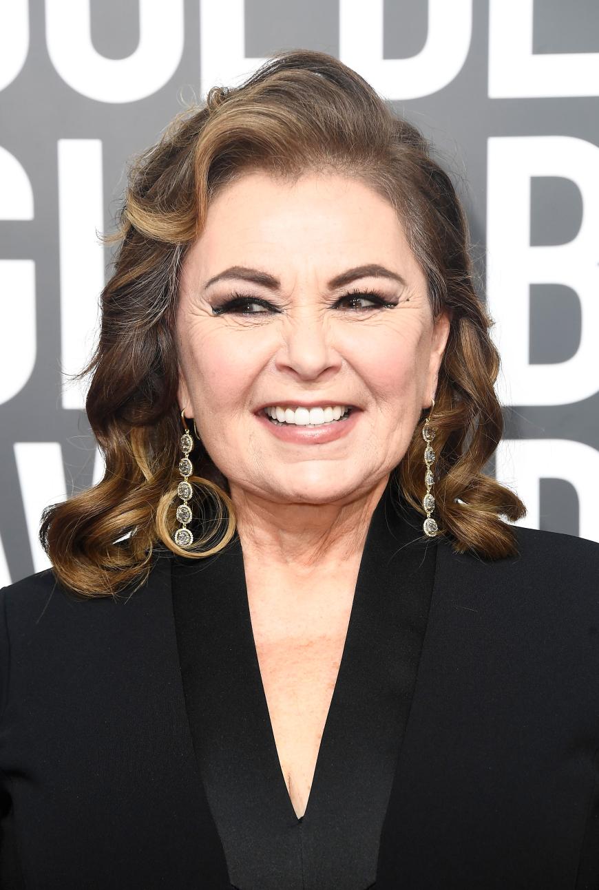Wir hätten sie kaum erkannt: Roseanne Barr, die ehemals füllige Schauspielerin trug wunderschöne Ohrringe und auch ihr Make-up war perfekt auf ihren Typ abgestimmt.