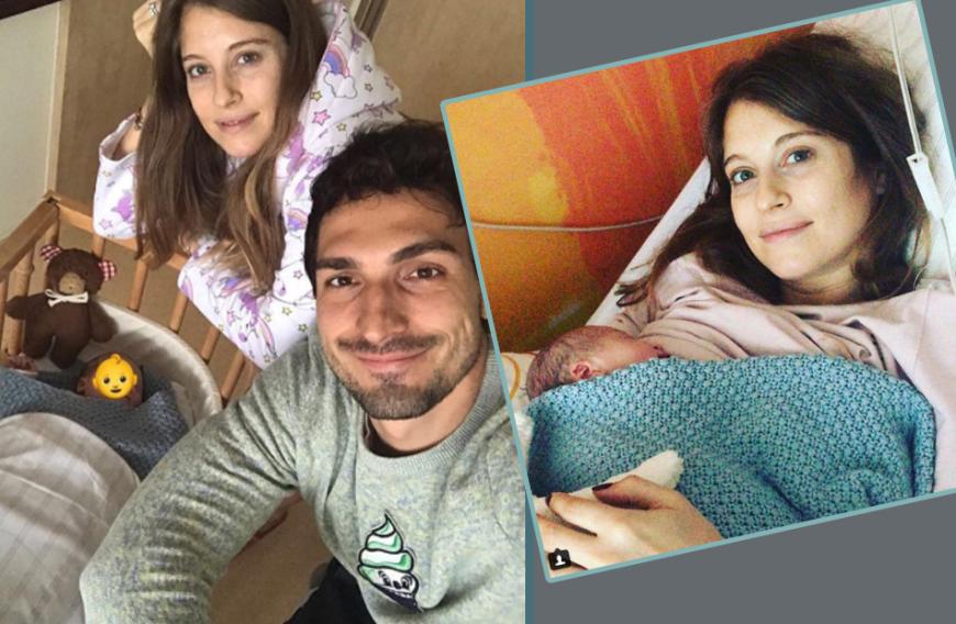 Awww! Hier zeigen Mats und Cathy Hummels ihren kleinen Wurm.