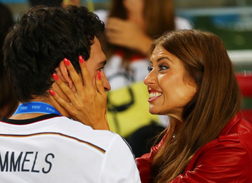 Zum ersten Mal Eltern geworden: Mats und Cathy Hummels.