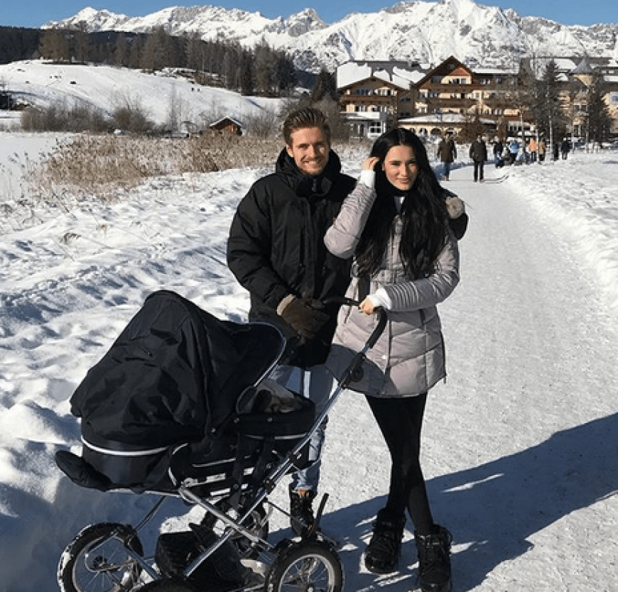 Was für ein zuckersüßes Trio! Seit dem 13. Dezember halten Jörn Schlönvoigt und Hanna Weig ihr ganzes Glück in den Armen.