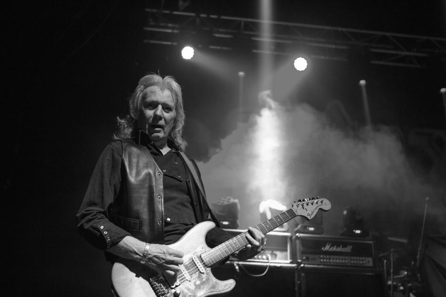 Er war das letzte lebende Mitglied der klassischen Besetzung der Metal-Band Motörhead - am 10. Januar stab nun auch das letzte Mitglied Eddie Clarke im Alter von 67 Jahren an den Folgen einer Lungenentzündung. Bereits 1982 stieg Clarke aus der Gruppe aus, nachdem es schwerwiegende kreative Differenzen wegen der Platte „Iron Fist