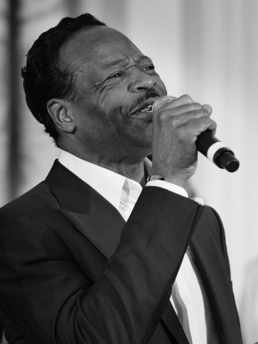 Am 15. Januar verstarb Edwin Hawkins im Alter von 74 Jahren in seinem Haus in der Nähe von San Francisco. Der Sänger war an Bauchspeicheldrüsenkrebs erkrankt. Berühmt wurde der Amerikaner mit dem Gospel-Song „Oh Happy Day“ aus dem Jahr 1969. Die Platte war der Beginn einer erfolgreichen Karriere. 1969 erreichte der Song Spitzenplätze in den R&B-Charts sowie der Pop-Hitparade in den USA. Weltweit wurden mehr als sieben Millionen Singles verkauft. 1970 gewann Hawkins seinen ersten Grammy, drei weitere sowie 19 Nominierungen für den Musikpreis folgten.
