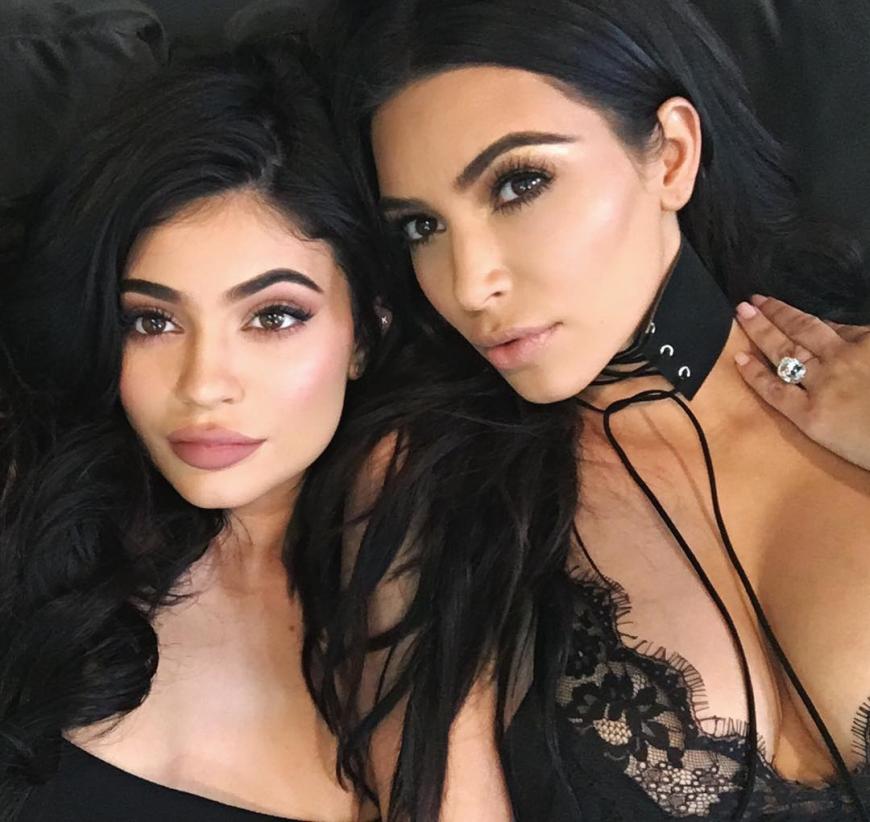 Hat Kylie Jenner ihrer Schwester Kim Kardashian wirklich diesen riesigen Gefallen getan?