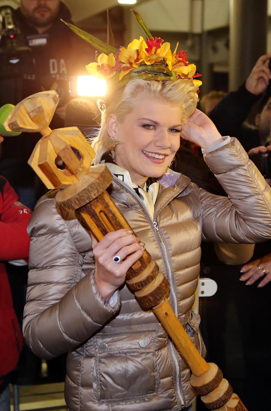 Als Erotiksternchen gestartet, beim „Bachelor“ gelandet und 2014 dann endlich der große Erfolg: Melanie Müller ist Dschungelkönigin! Im Finale setzte sie sich vor Larissa Marolt als Siegerin durch.