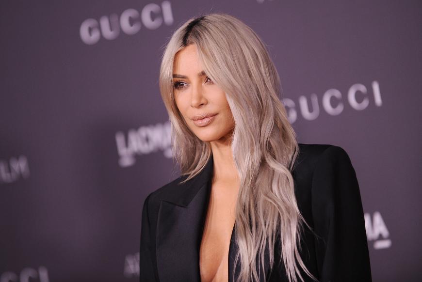 Am Donnerstag wurde Kim Kardashian zum zweiten Mal Mutter einer kleinen Tochter. Es war kein Geheimnis, dass das Kind von einer Leihmutter ausgetragen wurde: „Wir sind unserer Leihmutter unglaublich dankbar, dass sie unsere Träume mit dem größten Geschenk, das man geben kann, wahr gemacht hat“.