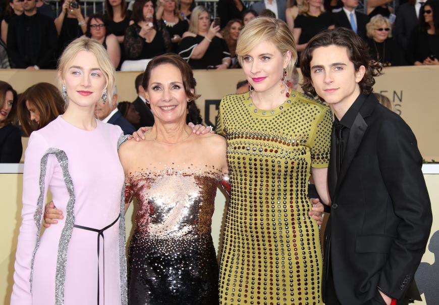 Saoirse Ronan, Laurie Metcalf (2.v.l.) und Timothee Chalamet (r.) mit „Lady Bird”-Regisseurin Greta Gerwig.