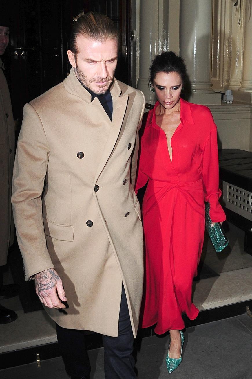 In letzter Zeit greift Victoria Beckham vermehrt zum Alkohol. Doch ihr Ehemann David ist von dem Konsum so gar nicht begeistert: „Wir haben das Gefühl, dass David immer häufiger von Victoria genervt ist“, verraten Freunde des Ehepaares.