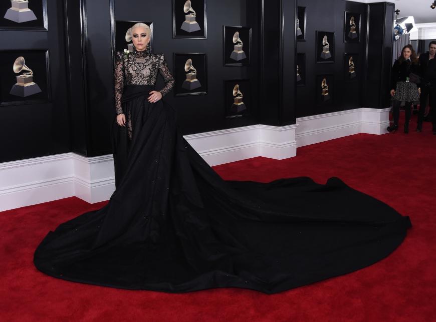 Nicht nur das Kleid war bei Lady Gaga ein krasser Hingucker, auch ihr Make-up war soooo auf den Punkt! Wir sind begeistert!