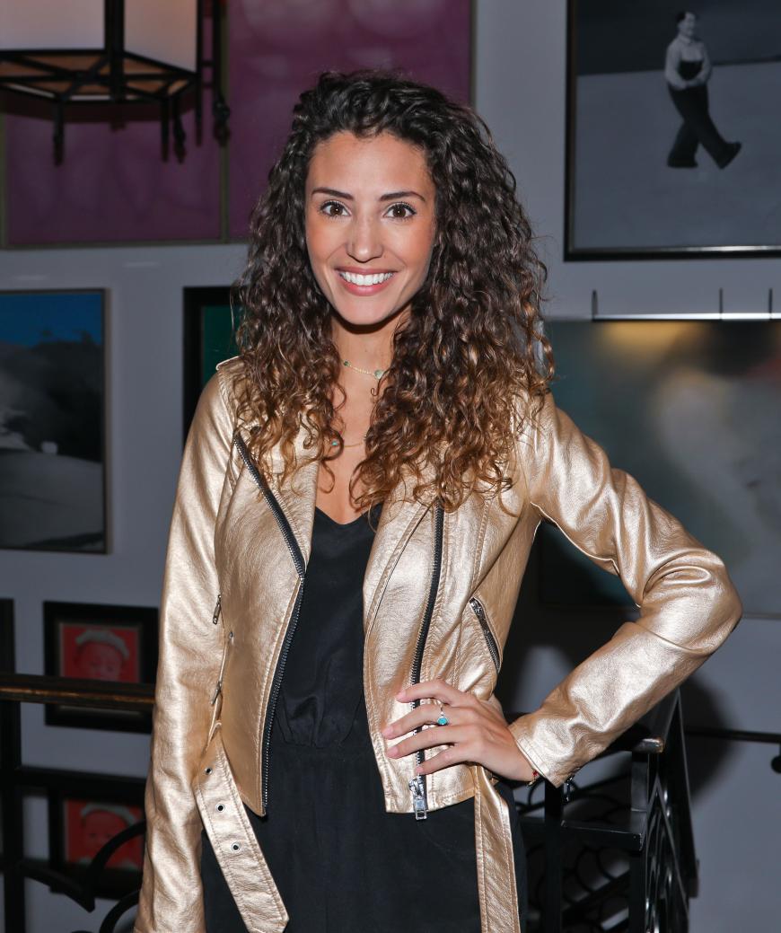 In der Rolle der „Ayla Höfer“ (die früher von Sila Sahin gespielt wurde) war Nadine Menz seit 2014 eine bedeutsame Person in der RTL-Soap. Nach zwei Jahren war aber auch wieder Schluss. Der Serien-Ausstieg hatte für die Locken-Beauty neben beruflichen auch private Gründe: Nadine zog zu ihrem Verlobten, dem Fußballer Sascha Bigalke nach München. Doch mit ihr ging auch ihr Serien-Freund ...