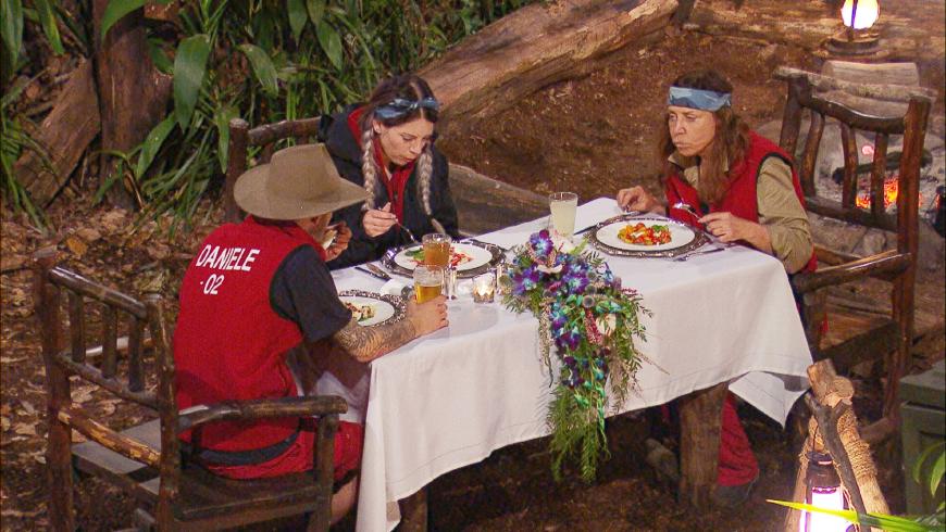 Die drei Dschungelcamp-Finalisten Jenny Frankhauser, Daniele Negroni und Tina York erkämpften in ihren Dschungelprüfungen jeweils alle fünf Sterne - und durften sich über ihr Dschungel-Festmahl freuen.