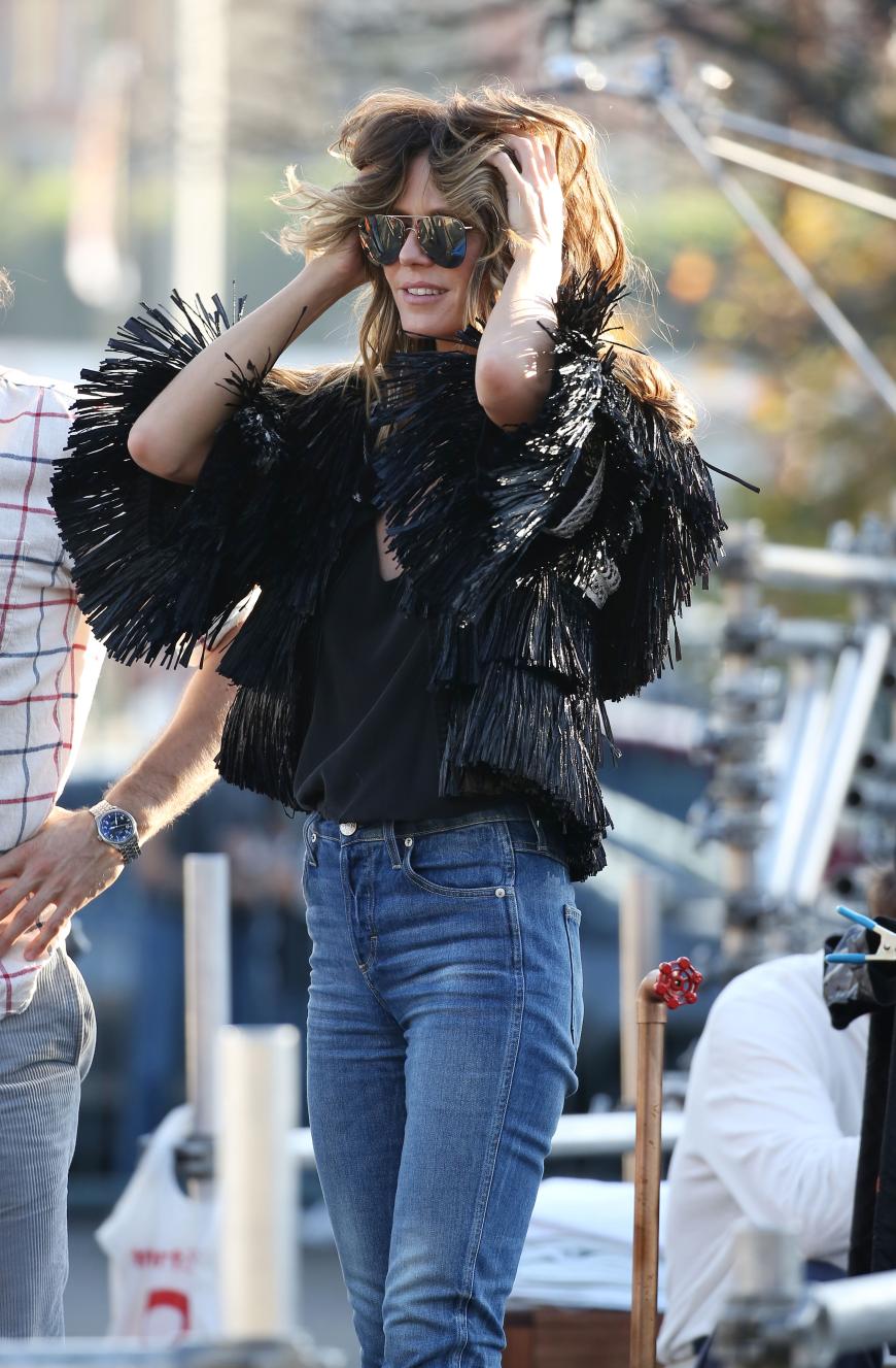 Die Frisur sitzt! Heidi Klum weiß natürlich genau, wenn Fotografen in der Nähe sind ...