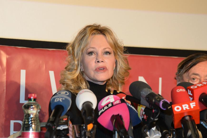 Melanie Griffith zeigte der Öffentlichkeit ihre Erkrankung und versteckte sich nicht, das finden wir super!