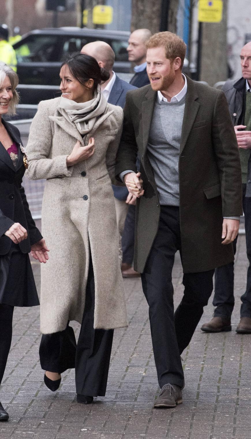 In London sorgten Meghan und Harry im Januar für einen stilsicheren Auftritt – in einem beigefarbenen Wollmantel und einem lockeren Dutt wirkte die brünette Schönheit erfrischend authentisch.