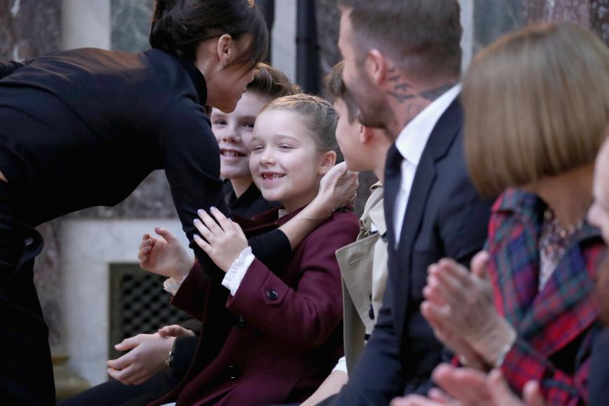 Schon so groß geworden: Harper Beckham verzauberte das Publikum bei der Modenschau ihrer Mutter in New York.
