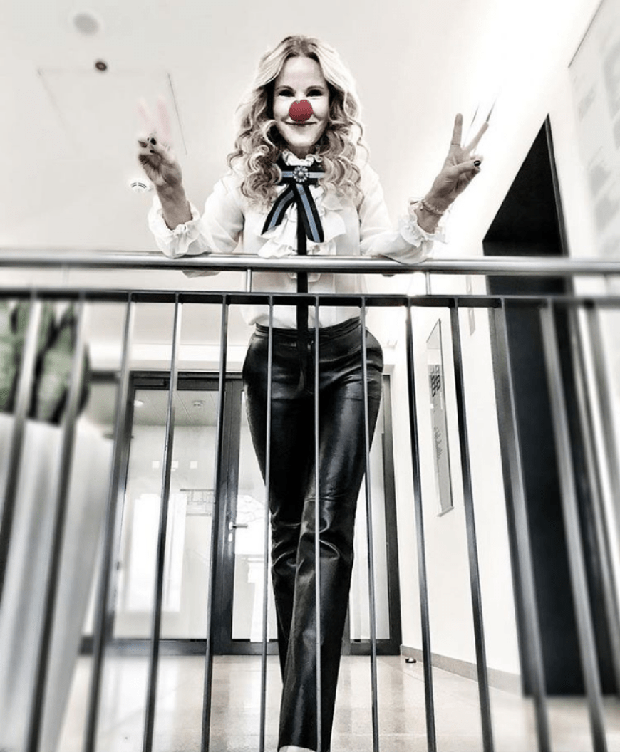 Weniger niedlich, dafür ganz schön angsteinflössend geht es bei Fernsehmoderatorin Katja Burkard zu. Diese entschied sich kurzerhand für ein Clown-Kostüm im