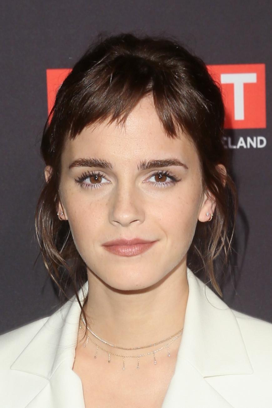 Emma Watson hingegen setzt lieber auf den seitlichen und leicht fransigen Schnitt des Mini-Ponys.