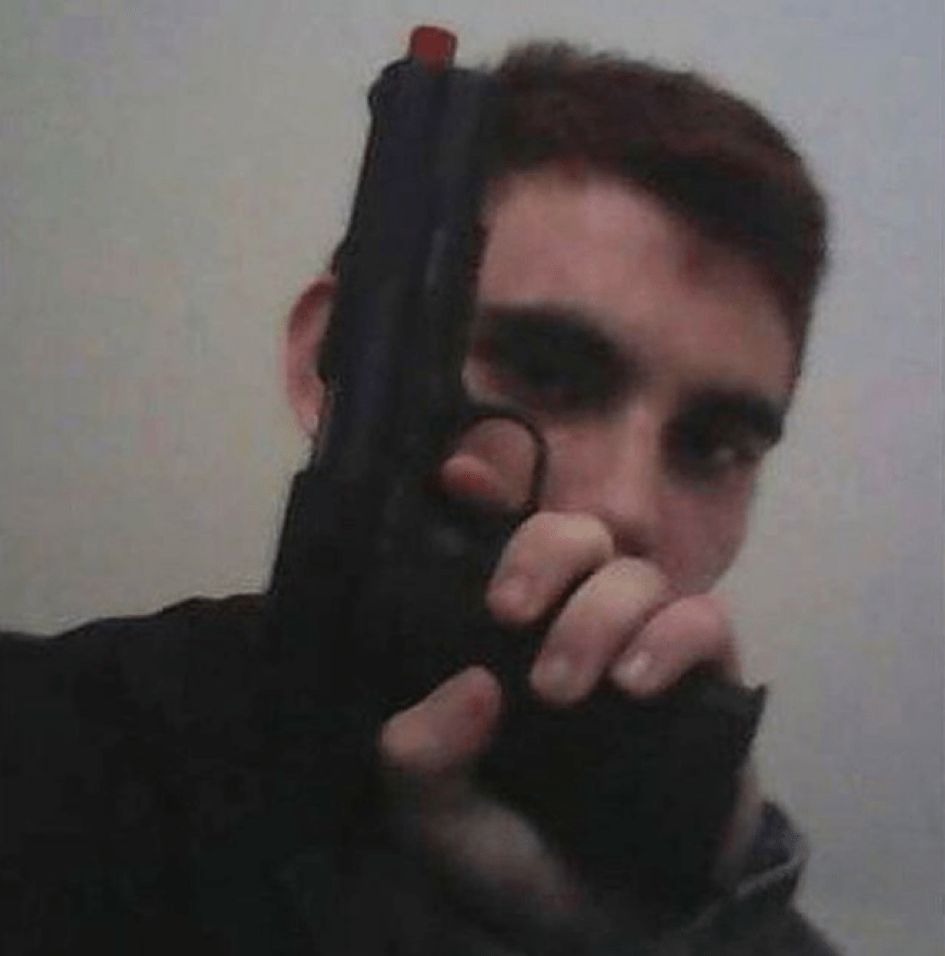 Verstörende Postings auf Instagram - Nikolas Cruz posierte gern mit Waffen.
